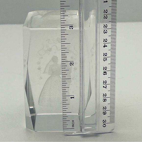 3D Laser Crystal Art Glass Hologram of a Bride and Groom - Picture 13 of 14